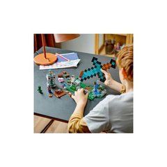Конструктор LEGO Minecraft Форпост с мечом 427 деталей (21244)