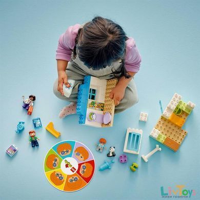 Конструктор LEGO DUPLO Town Впервые: визит к врачу 65 деталей (10449)
