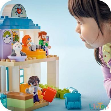 Конструктор LEGO DUPLO Town Впервые: визит к врачу 65 деталей (10449)