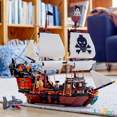 Конструктор LEGO Creator Піратський корабель 1262 деталі (31109)