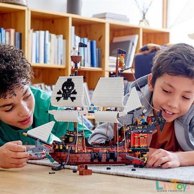 Конструктор LEGO Creator Пиратский корабль 1262 детали (31109)