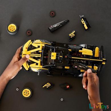 Конструктор LEGO Technic Бугатти Болид 905 деталей (42151)