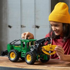 Конструктор LEGO Technic Трелевочный трактор John Deere 948L-II 1492 детали (42157)