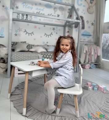 Детский столик с выдвижным ящиком и стульчик белый мишкой .