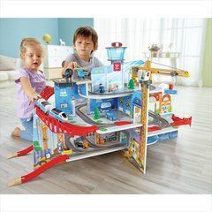 Игрушечная железная дорога Hape Город (E3768)